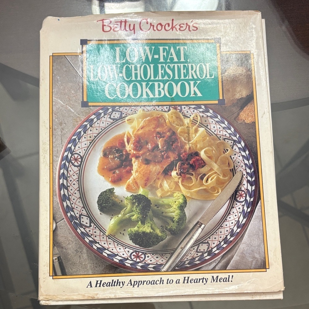 Betty Crocker Low-Fat Low-Cholesterol Cookbook 1989 Vintage Hardcover Recipes